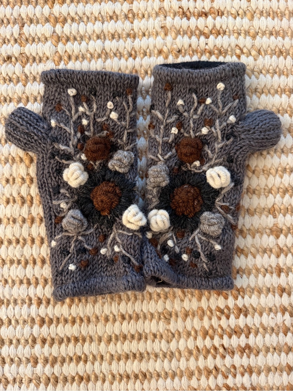 Windhorse 100% Wool Fingerless Lined Knit Gloves Embroidered Floral Gray OS